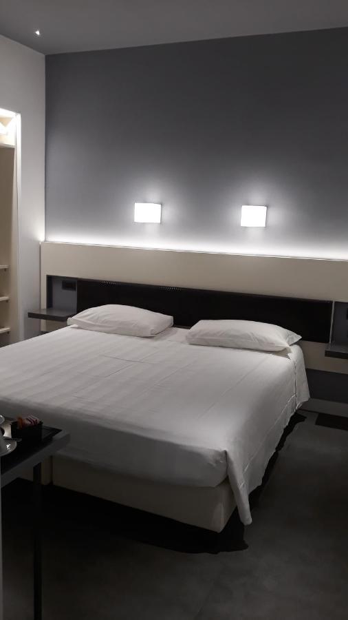 Crosti Hotel 3*