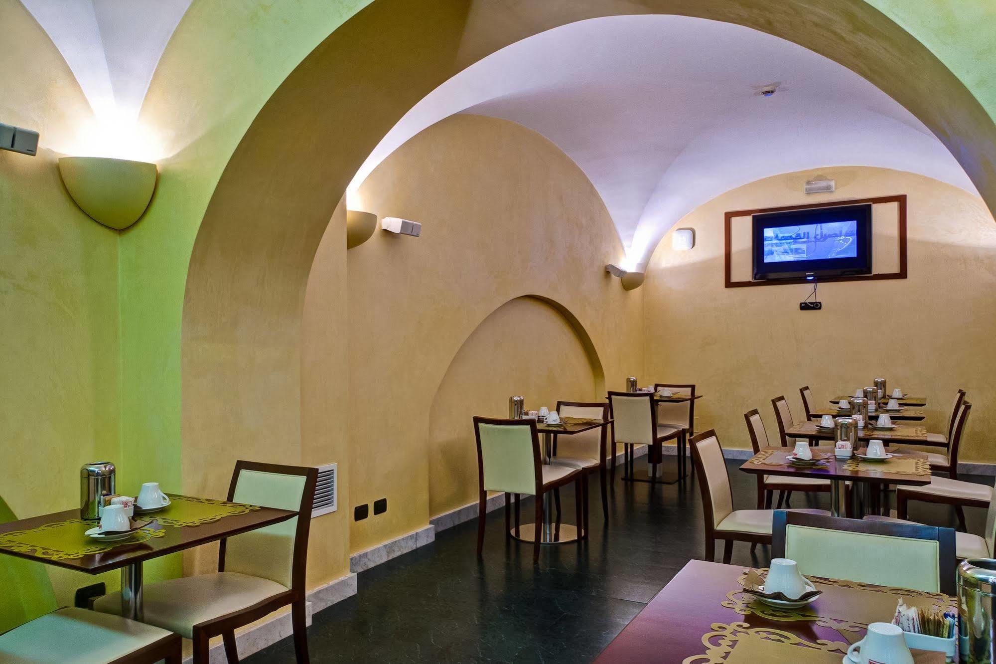 Crosti Hotel 3*